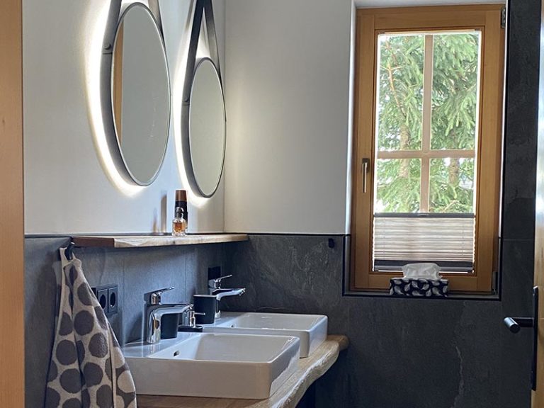 Badezimmer für 2 bzw. 6 Personen